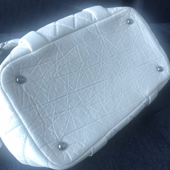 Chanel off white quilted leather bag - Picture 7 of 8